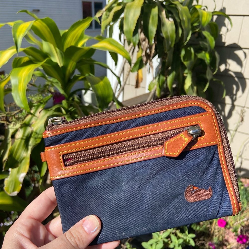 Dooney & Bourke nylon leather zip wallet GUC